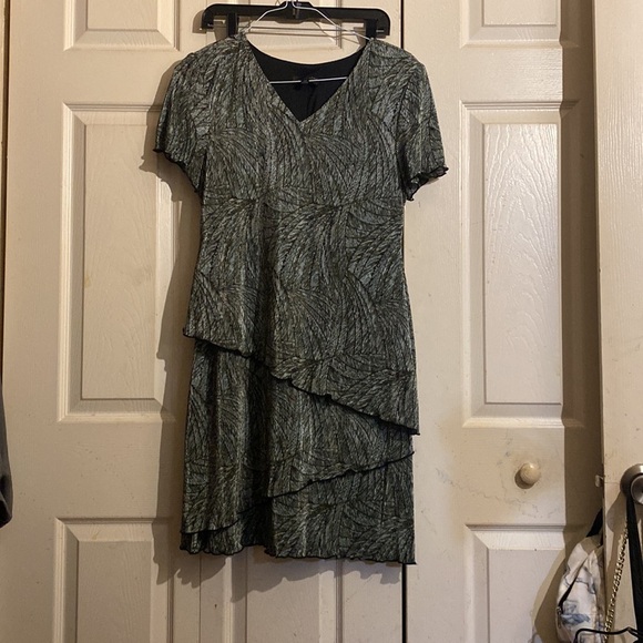 Dress with layered look velvet type fabric kind of shinny very nice - Picture 2 of 8